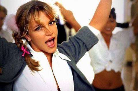 Britney Spears Dalam Musik Video Baby One More Time